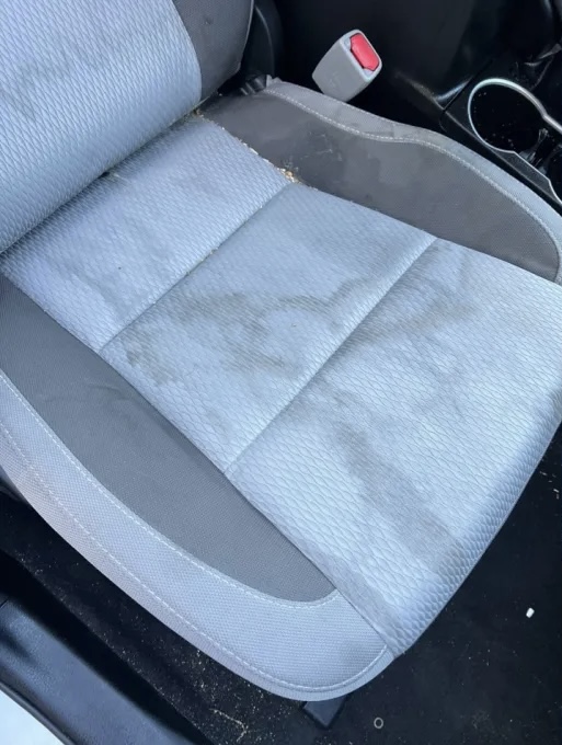 Siège voiture avant shampouinage – nettoyage intérieur auto Tours