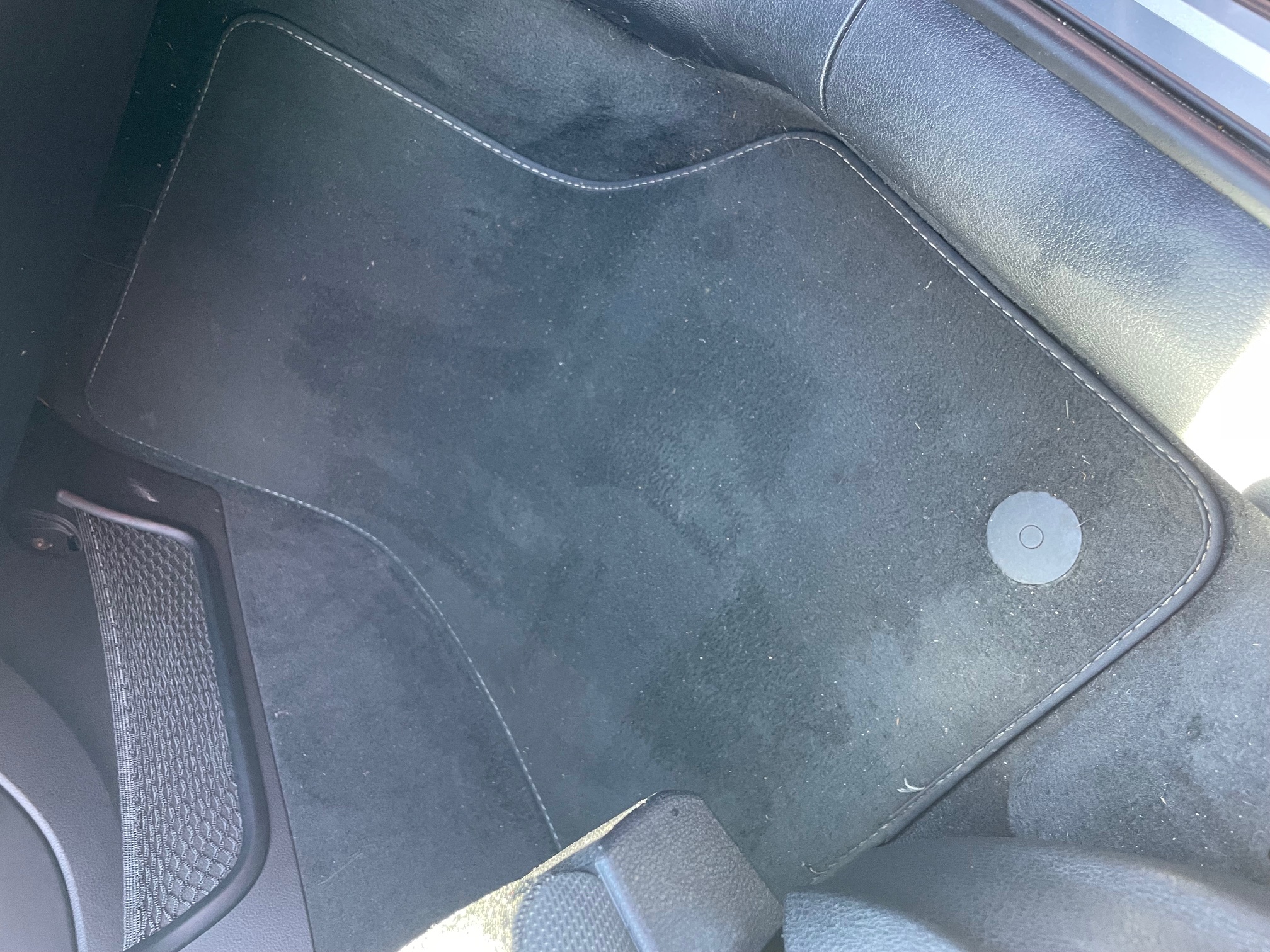 Tapis voiture après nettoyage intérieur complet – résultat Cleanium